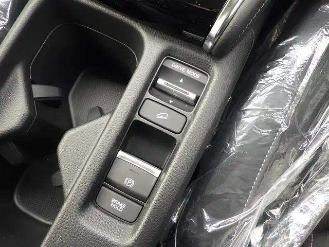 ホンダ ヴェゼル ハイブリッド e:HEV Z 千葉県 2025(令7)年 0.1千km クリスタルブラックパール e:HEV Z　4VC4AZ　Honda CONNECTディスプレー+ETC2.0車載器+ワイヤレス充電器(231000)/ホンダセンシング/・衝突軽減ブレーキ（CMBS）/・車線維持支援システム（LKAS）/・アダプティブクルーズコントロール（ACC）/・ブラインドスポットインフォメーション/・後方誤発進抑制機能/・誤発進抑制機能/パワーバックドア/ハーフレザーシート/前席シートヒーター/純正コネクトナビ/地デジTV/【Bluetooth接続】/【Apple CarPlay　Android Auto対応】/バックカメラ/ワイヤレス充電/革巻きステアリング/ステアリングスイッチ/パドルシフト/ETC（2.0）/LEDヘッドライト/フォグライト/ウインカーミラー/コーナーセンサー/純正18インチアルミホイル/サイド/カーテンエアバッグ/Honda スマートキー