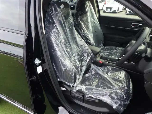 ホンダ ヴェゼル ハイブリッド e:HEV Z 千葉県 2025(令7)年 0.1千km クリスタルブラックパール e:HEV Z　4VC4AZ　Honda CONNECTディスプレー+ETC2.0車載器+ワイヤレス充電器(231000)/ホンダセンシング/・衝突軽減ブレーキ（CMBS）/・車線維持支援システム（LKAS）/・アダプティブクルーズコントロール（ACC）/・ブラインドスポットインフォメーション/・後方誤発進抑制機能/・誤発進抑制機能/パワーバックドア/ハーフレザーシート/前席シートヒーター/純正コネクトナビ/地デジTV/【Bluetooth接続】/【Apple CarPlay　Android Auto対応】/バックカメラ/ワイヤレス充電/革巻きステアリング/ステアリングスイッチ/パドルシフト/ETC（2.0）/LEDヘッドライト/フォグライト/ウインカーミラー/コーナーセンサー/純正18インチアルミホイル/サイド/カーテンエアバッグ/Honda スマートキー