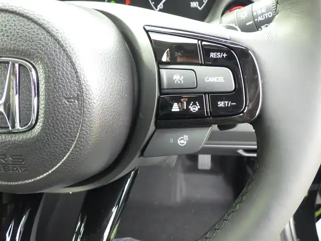 ホンダ ヴェゼル ハイブリッド e:HEV Z 千葉県 2025(令7)年 0.1千km クリスタルブラックパール e:HEV Z　4VC4AZ　Honda CONNECTディスプレー+ETC2.0車載器+ワイヤレス充電器(231000)/ホンダセンシング/・衝突軽減ブレーキ（CMBS）/・車線維持支援システム（LKAS）/・アダプティブクルーズコントロール（ACC）/・ブラインドスポットインフォメーション/・後方誤発進抑制機能/・誤発進抑制機能/パワーバックドア/ハーフレザーシート/前席シートヒーター/純正コネクトナビ/地デジTV/【Bluetooth接続】/【Apple CarPlay　Android Auto対応】/バックカメラ/ワイヤレス充電/革巻きステアリング/ステアリングスイッチ/パドルシフト/ETC（2.0）/LEDヘッドライト/フォグライト/ウインカーミラー/コーナーセンサー/純正18インチアルミホイル/サイド/カーテンエアバッグ/Honda スマートキー