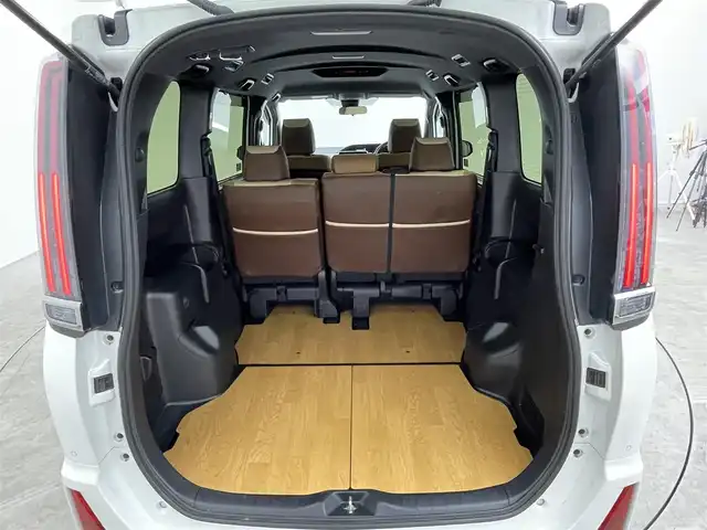 トヨタ ノア Si ダブルバイビーⅢ 埼玉県 2021(令3)年 1.8万km ホワイトパールクリスタルシャイン モデリスタコンプリトカー/MULTIUTILITY（マルチユーティリティ）/純正9インチナビ/ CD DVD 地デジTV Bluetooth/バックカメラ/プリクラッシュセーフティ/レーンキープアシスト/クルーズコントロール/両側パワースライドドア/マルチユースボード/MU専用シートカバー/LEDオートライト/ETC