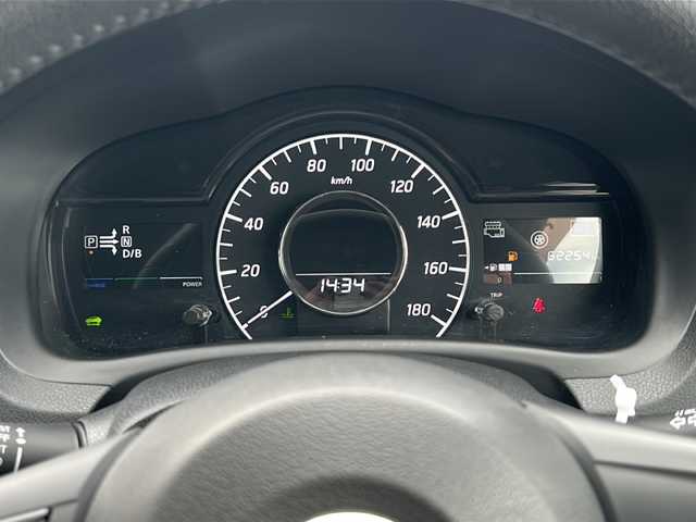 日産 ノート e－パワー メダリスト 福島県 2018(平30)年 6.3万km インペリアルアンバーP ワンオーナー エマージェンシーブレーキ アラウンドビューモニター デジタルインナーミラー オーディオ CD USB ETC LEDヘッドライト オートライト レーンキープ ハーフレザーシート スマートキー