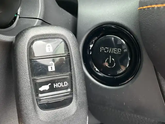 ホンダ ＺＲ－Ｖ ハイブリッド e:HEV Z 新潟県 2023(令5)年 1.9万km プラチナホワイトパール 純正ホンダコネクトディスプレイナビ/（BT/FM/AM/フルセグTV)/全周囲カメラ/ステアリングスイッチ/ステアリングヒーター/パドルシフト/置くだけ充電/D/Nパワーシート/レザーシート/シートヒーター/シートメモリー/ブラインドスポットモニター/ETC/取扱説明書/保証書/整備記録簿