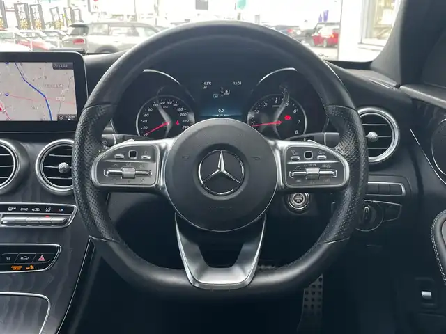 メルセデス・ベンツ Ｃ２００ アバンギャルド AMGライン 山梨県 2019(平31)年 4.5万km ダイヤモンドホワイト レーダーセーフティP /黒革（ARTICOレザー）/前席シートヒーター/純正ＨＤＤナビ/バックカメラ/フルセグTV/AppleCarPlay/パイロットディストロニック　/LＫＡ　/ＢＳＡ　/エアサスペンション　/アンビエントライト　/ＬＥＤヘッドライト/オートハイビーム/トランクオープナー　/純正１８インチＡＷ