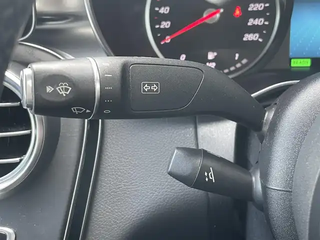 メルセデス・ベンツ Ｃ２００ アバンギャルド AMGライン 山梨県 2019(平31)年 4.5万km ダイヤモンドホワイト レーダーセーフティP /黒革（ARTICOレザー）/前席シートヒーター/純正ＨＤＤナビ/バックカメラ/フルセグTV/AppleCarPlay/パイロットディストロニック　/LＫＡ　/ＢＳＡ　/エアサスペンション　/アンビエントライト　/ＬＥＤヘッドライト/オートハイビーム/トランクオープナー　/純正１８インチＡＷ