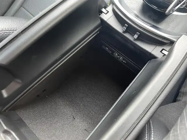 メルセデス・ベンツ Ｃ２００ アバンギャルド AMGライン 山梨県 2019(平31)年 4.5万km ダイヤモンドホワイト レーダーセーフティP /黒革（ARTICOレザー）/前席シートヒーター/純正ＨＤＤナビ/バックカメラ/フルセグTV/AppleCarPlay/パイロットディストロニック　/LＫＡ　/ＢＳＡ　/エアサスペンション　/アンビエントライト　/ＬＥＤヘッドライト/オートハイビーム/トランクオープナー　/純正１８インチＡＷ