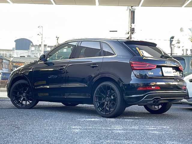 アウディ Ｑ３ 2．0 TFSI クワトロ 170PS Sライン 大阪府 2014(平26)年 2.6万km 黒Ｍ 純正メーカーナビ/バックカメラ/ビルトインETC/RAYs２０インチAW/アイドリングストップ/ルーフレール/LEDヘッドライト/フォグランプ/革巻きステアリング/コーナーセンサー/トノカバー/保証書/取扱説明書/スペアキー1本