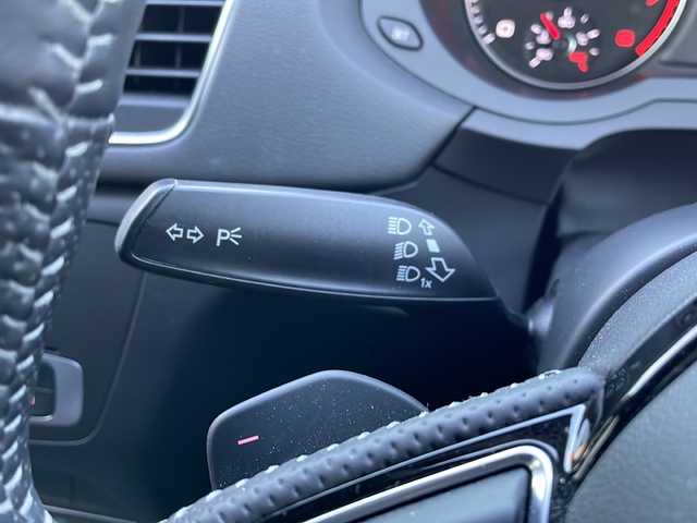 アウディ Ｑ３ 2．0 TFSI クワトロ 170PS Sライン 大阪府 2014(平26)年 2.6万km 黒Ｍ 純正メーカーナビ/バックカメラ/ビルトインETC/RAYs２０インチAW/アイドリングストップ/ルーフレール/LEDヘッドライト/フォグランプ/革巻きステアリング/コーナーセンサー/トノカバー/保証書/取扱説明書/スペアキー1本