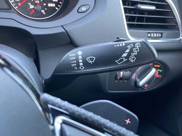 アウディ Ｑ３ 2．0 TFSI クワトロ 170PS Sライン 大阪府 2014(平26)年 2.6万km 黒Ｍ 純正メーカーナビ/バックカメラ/ビルトインETC/RAYs２０インチAW/アイドリングストップ/ルーフレール/LEDヘッドライト/フォグランプ/革巻きステアリング/コーナーセンサー/トノカバー/保証書/取扱説明書/スペアキー1本