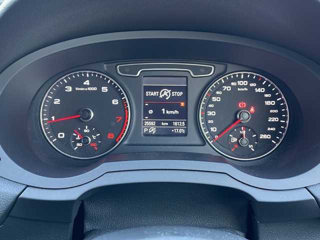 アウディ Ｑ３ 2．0 TFSI クワトロ 170PS Sライン 大阪府 2014(平26)年 2.6万km 黒Ｍ 純正メーカーナビ/バックカメラ/ビルトインETC/RAYs２０インチAW/アイドリングストップ/ルーフレール/LEDヘッドライト/フォグランプ/革巻きステアリング/コーナーセンサー/トノカバー/保証書/取扱説明書/スペアキー1本