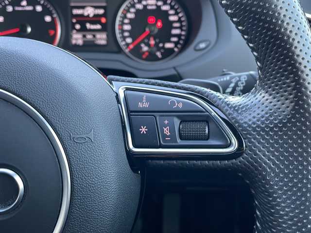 アウディ Ｑ３ 2．0 TFSI クワトロ 170PS Sライン 大阪府 2014(平26)年 2.6万km 黒Ｍ 純正メーカーナビ/バックカメラ/ビルトインETC/RAYs２０インチAW/アイドリングストップ/ルーフレール/LEDヘッドライト/フォグランプ/革巻きステアリング/コーナーセンサー/トノカバー/保証書/取扱説明書/スペアキー1本