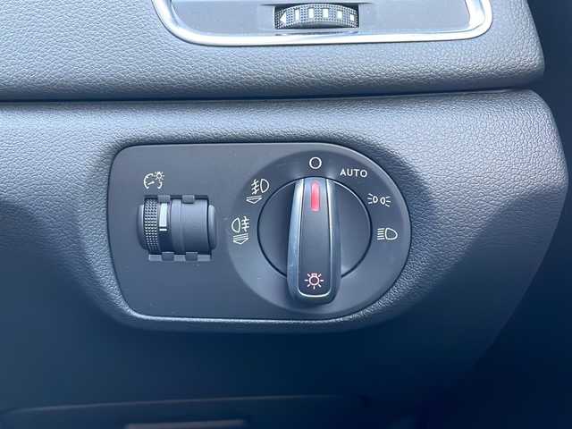 アウディ Ｑ３ 2．0 TFSI クワトロ 170PS Sライン 大阪府 2014(平26)年 2.6万km 黒Ｍ 純正メーカーナビ/バックカメラ/ビルトインETC/RAYs２０インチAW/アイドリングストップ/ルーフレール/LEDヘッドライト/フォグランプ/革巻きステアリング/コーナーセンサー/トノカバー/保証書/取扱説明書/スペアキー1本