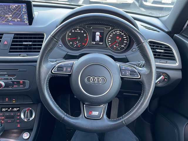 アウディ Ｑ３ 2．0 TFSI クワトロ 170PS Sライン 大阪府 2014(平26)年 2.6万km 黒Ｍ 純正メーカーナビ/バックカメラ/ビルトインETC/RAYs２０インチAW/アイドリングストップ/ルーフレール/LEDヘッドライト/フォグランプ/革巻きステアリング/コーナーセンサー/トノカバー/保証書/取扱説明書/スペアキー1本