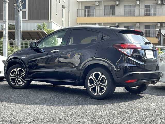 ホンダ ヴェゼル ハイブリッド Z 大阪府 2014(平26)年 11.7万km クリスタルブラックパール 社外ナビ/バックカメラ/ETC/純正１７インチAW/ハーフレザーシート/クルーズコントロール/ルーフレール/ウインカーミラー/社外ツイーター/純正マット/保証書/スペアキー1本