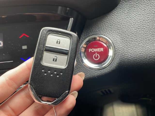 ホンダ ヴェゼル ハイブリッド Z 大阪府 2014(平26)年 11.7万km クリスタルブラックパール 社外ナビ/バックカメラ/ETC/純正１７インチAW/ハーフレザーシート/クルーズコントロール/ルーフレール/ウインカーミラー/社外ツイーター/純正マット/保証書/スペアキー1本