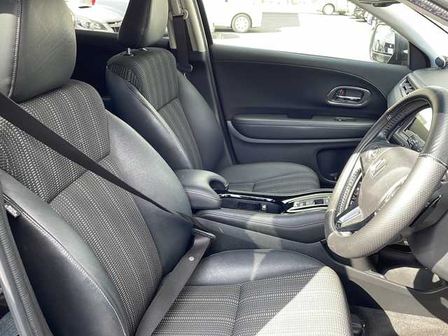 ホンダ ヴェゼル ハイブリッド Z 大阪府 2014(平26)年 11.7万km クリスタルブラックパール 社外ナビ/バックカメラ/ETC/純正１７インチAW/ハーフレザーシート/クルーズコントロール/ルーフレール/ウインカーミラー/社外ツイーター/純正マット/保証書/スペアキー1本