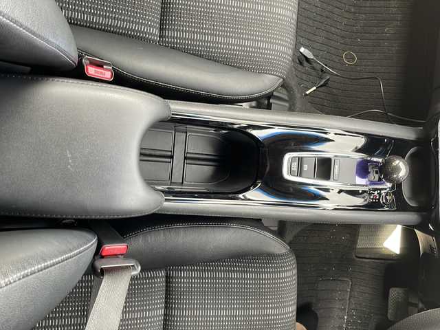 ホンダ ヴェゼル ハイブリッド Z 大阪府 2014(平26)年 11.7万km クリスタルブラックパール ”(株)IDOMが運営する【じしゃロン堺店】の自社ローン専用車両になります。/こちらは現金またはオートローンご利用時の価格です。自社ローンご希望の方は別途その旨お申付け下さい”