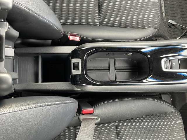 ホンダ ヴェゼル ハイブリッド Z 大阪府 2014(平26)年 11.7万km クリスタルブラックパール ”(株)IDOMが運営する【じしゃロン堺店】の自社ローン専用車両になります。/こちらは現金またはオートローンご利用時の価格です。自社ローンご希望の方は別途その旨お申付け下さい”