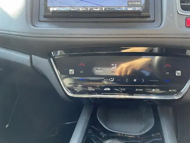 ホンダ ヴェゼル ハイブリッド Z 大阪府 2014(平26)年 11.7万km クリスタルブラックパール ”(株)IDOMが運営する【じしゃロン堺店】の自社ローン専用車両になります。/こちらは現金またはオートローンご利用時の価格です。自社ローンご希望の方は別途その旨お申付け下さい”