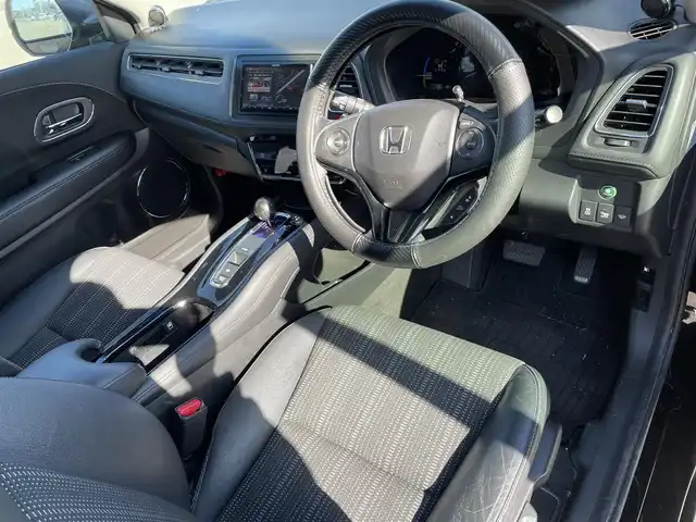 ホンダ ヴェゼル ハイブリッド Z 大阪府 2014(平26)年 11.7万km クリスタルブラックパール ”(株)IDOMが運営する【じしゃロン堺店】の自社ローン専用車両になります。/こちらは現金またはオートローンご利用時の価格です。自社ローンご希望の方は別途その旨お申付け下さい”