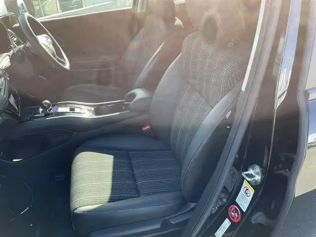 ホンダ ヴェゼル ハイブリッド Z 大阪府 2014(平26)年 11.7万km クリスタルブラックパール ”(株)IDOMが運営する【じしゃロン堺店】の自社ローン専用車両になります。/こちらは現金またはオートローンご利用時の価格です。自社ローンご希望の方は別途その旨お申付け下さい”