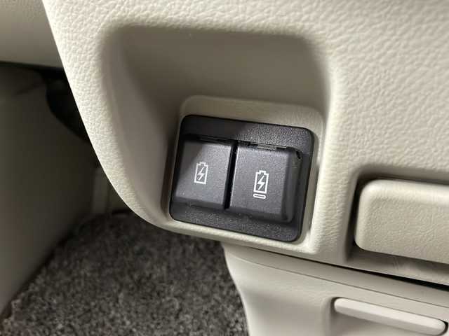 日産 ＮＶ１００クリッパー リオ E 愛知県 2022(令4)年 4万km ムーンライトバイオレット ワンオーナー/純正SDナビ（MJ121D-W）/（iPod・SD・USB・CD・BT・フルセグ・AUX）/パワースライドドア/シートヒーター（D席）/バックカメラ/横滑り防止装置/車線逸脱防止支援システム/低速衝突軽減ブレーキ/コーナーセンサー/盗難防止装置/オートライト/ハロゲンヘッドライト/アイドリングストップ/ステアリングスイッチ/電格ミラー/純正14インチAW/純正フロアマット/純正ドアバイザー/ベンチシート/リアヒーター/ETC/スペアキー有り（1本