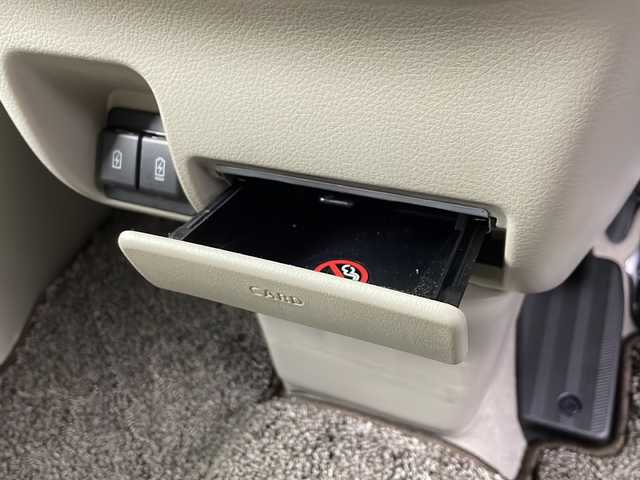 日産 ＮＶ１００クリッパー リオ E 愛知県 2022(令4)年 4万km ムーンライトバイオレット ワンオーナー/純正SDナビ（MJ121D-W）/（iPod・SD・USB・CD・BT・フルセグ・AUX）/パワースライドドア/シートヒーター（D席）/バックカメラ/横滑り防止装置/車線逸脱防止支援システム/低速衝突軽減ブレーキ/コーナーセンサー/盗難防止装置/オートライト/ハロゲンヘッドライト/アイドリングストップ/ステアリングスイッチ/電格ミラー/純正14インチAW/純正フロアマット/純正ドアバイザー/ベンチシート/リアヒーター/ETC/スペアキー有り（1本