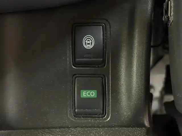 日産 セレナ X V 群馬県 2020(令2)年 8.1万km ダークメタルグレー 安全装備/・衝突軽減ブレーキ/・ブラインドスポットモニター/・アラウンドビューモニター/・コーナーセンサー/・レーンキープアシスト/・オートライト/・クルーズコントロール/純正9インチナビ/・AM/FM/フルセグTV/・Bluetooth/CD/DVD/両側電動スライドドア/ETC/前後ドライブレコーダー/リアカーテン/純正フロアマット/純正16インチアルミホイール/スマートキー/プッシュスタート