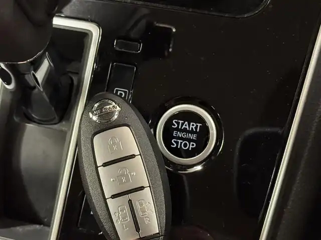 日産 セレナ X V 群馬県 2020(令2)年 8.1万km ダークメタルグレー 安全装備/・衝突軽減ブレーキ/・ブラインドスポットモニター/・アラウンドビューモニター/・コーナーセンサー/・レーンキープアシスト/・オートライト/・クルーズコントロール/純正9インチナビ/・AM/FM/フルセグTV/・Bluetooth/CD/DVD/両側電動スライドドア/ETC/前後ドライブレコーダー/リアカーテン/純正フロアマット/純正16インチアルミホイール/スマートキー/プッシュスタート