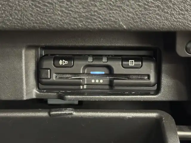 日産 セレナ X V 群馬県 2020(令2)年 8.1万km ダークメタルグレー 安全装備/・衝突軽減ブレーキ/・ブラインドスポットモニター/・アラウンドビューモニター/・コーナーセンサー/・レーンキープアシスト/・オートライト/・クルーズコントロール/純正9インチナビ/・AM/FM/フルセグTV/・Bluetooth/CD/DVD/両側電動スライドドア/ETC/前後ドライブレコーダー/リアカーテン/純正フロアマット/純正16インチアルミホイール/スマートキー/プッシュスタート