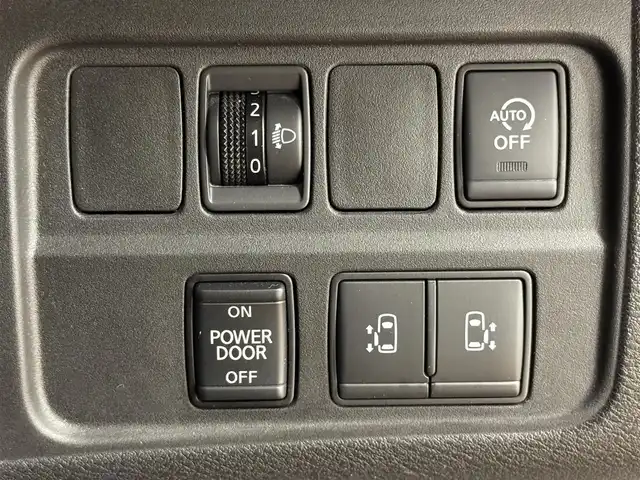 日産 セレナ X V 群馬県 2020(令2)年 8.1万km ダークメタルグレー 安全装備/・衝突軽減ブレーキ/・ブラインドスポットモニター/・アラウンドビューモニター/・コーナーセンサー/・レーンキープアシスト/・オートライト/・クルーズコントロール/純正9インチナビ/・AM/FM/フルセグTV/・Bluetooth/CD/DVD/両側電動スライドドア/ETC/前後ドライブレコーダー/リアカーテン/純正フロアマット/純正16インチアルミホイール/スマートキー/プッシュスタート