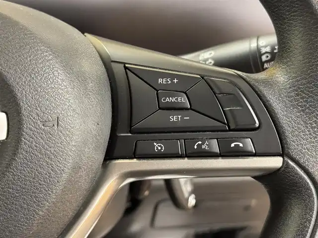 日産 セレナ X V 群馬県 2020(令2)年 8.1万km ダークメタルグレー 安全装備/・衝突軽減ブレーキ/・ブラインドスポットモニター/・アラウンドビューモニター/・コーナーセンサー/・レーンキープアシスト/・オートライト/・クルーズコントロール/純正9インチナビ/・AM/FM/フルセグTV/・Bluetooth/CD/DVD/両側電動スライドドア/ETC/前後ドライブレコーダー/リアカーテン/純正フロアマット/純正16インチアルミホイール/スマートキー/プッシュスタート