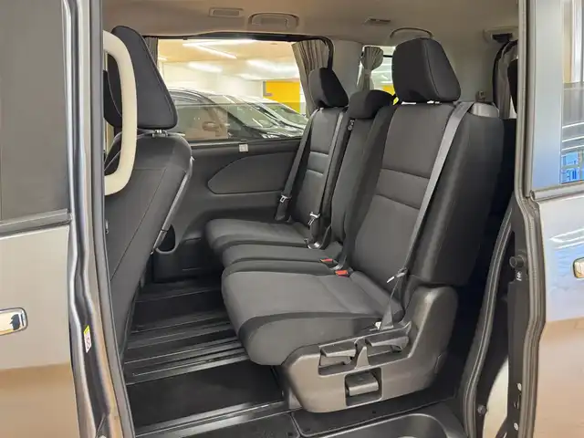 日産 セレナ X V 群馬県 2020(令2)年 8.1万km ダークメタルグレー 安全装備/・衝突軽減ブレーキ/・ブラインドスポットモニター/・アラウンドビューモニター/・コーナーセンサー/・レーンキープアシスト/・オートライト/・クルーズコントロール/純正9インチナビ/・AM/FM/フルセグTV/・Bluetooth/CD/DVD/両側電動スライドドア/ETC/前後ドライブレコーダー/リアカーテン/純正フロアマット/純正16インチアルミホイール/スマートキー/プッシュスタート