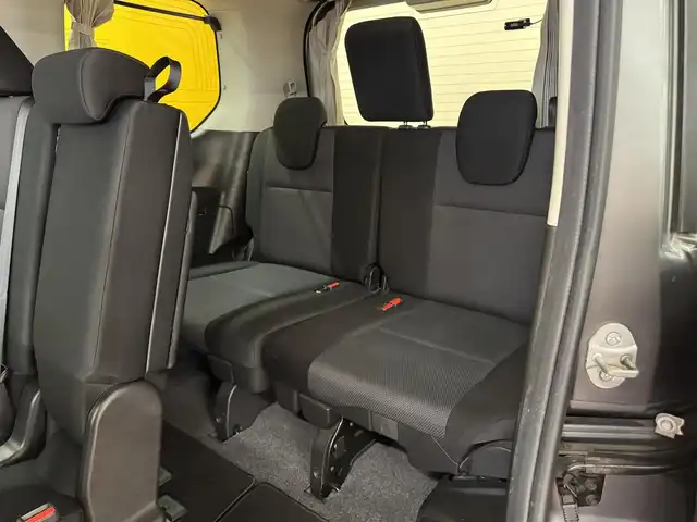 日産 セレナ X V 群馬県 2020(令2)年 8.1万km ダークメタルグレー 安全装備/・衝突軽減ブレーキ/・ブラインドスポットモニター/・アラウンドビューモニター/・コーナーセンサー/・レーンキープアシスト/・オートライト/・クルーズコントロール/純正9インチナビ/・AM/FM/フルセグTV/・Bluetooth/CD/DVD/両側電動スライドドア/ETC/前後ドライブレコーダー/リアカーテン/純正フロアマット/純正16インチアルミホイール/スマートキー/プッシュスタート