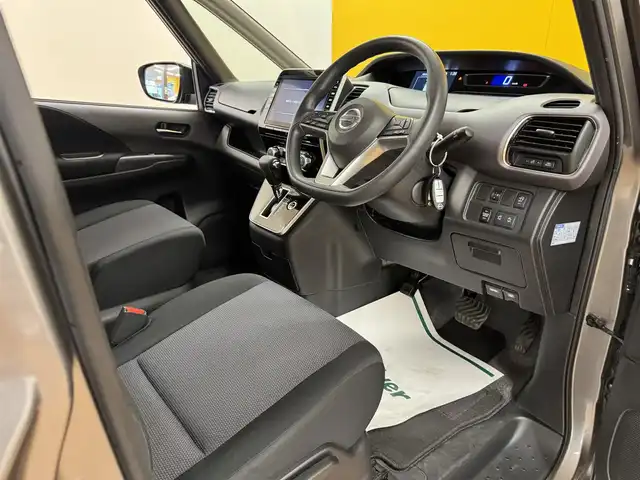 日産 セレナ X V 群馬県 2020(令2)年 8.1万km ダークメタルグレー 安全装備/・衝突軽減ブレーキ/・ブラインドスポットモニター/・アラウンドビューモニター/・コーナーセンサー/・レーンキープアシスト/・オートライト/・クルーズコントロール/純正9インチナビ/・AM/FM/フルセグTV/・Bluetooth/CD/DVD/両側電動スライドドア/ETC/前後ドライブレコーダー/リアカーテン/純正フロアマット/純正16インチアルミホイール/スマートキー/プッシュスタート