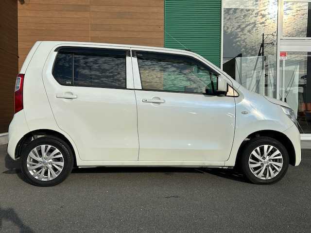 スズキ ワゴンＲ FX 静岡県 2016(平28)年 4.9万km クリスタルホワイトP 社外ナビ（AM FM Bluetooth  フルセグTV 電話 CD DVD SD）/ドライブレコーダー/スマートキー/プッシュスタート/ETC/純正フロアマット/純正アルミホイール/パワーステアリング/アイドリングストップ/ハロゲンヘッドライト/ABS/横滑り防止装置/盗難防止装置/プリクラッシュセーフティ