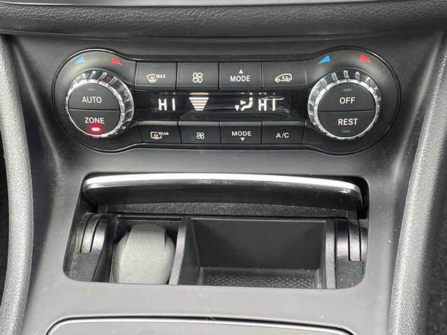 メルセデス・ベンツ ＧＬＡ２２０ 4マチック 青森県 2019(令1)年 4.2万km ポーラホワイト オプション/レーダーセーフティパッケージ/-ブラインドスポットアシスト/-アクティブディスタンスアシストディストロニック/-レーンキーピングアシスト/-PRE SAFE/純正HDDナビ/(CD/DVD/Bluetooth/CarPlay/フルセグTV)/主要装備/バックカメラ/ETC/ドライブレコーダー/パドルシフト/社外AWスタッドレス/純正AWサマータイヤ車載/キーレスゴー/LEDヘッドライト/パークトロニック/シートヒーター/パワーバックドア