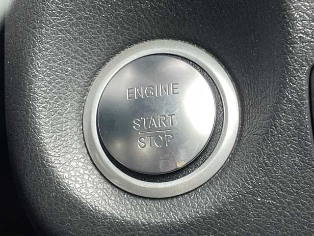 メルセデス・ベンツ ＧＬＡ２２０ 4マチック 青森県 2019(令1)年 4.2万km ポーラホワイト オプション/レーダーセーフティパッケージ/-ブラインドスポットアシスト/-アクティブディスタンスアシストディストロニック/-レーンキーピングアシスト/-PRE SAFE/純正HDDナビ/(CD/DVD/Bluetooth/CarPlay/フルセグTV)/主要装備/バックカメラ/ETC/ドライブレコーダー/パドルシフト/社外AWスタッドレス/純正AWサマータイヤ車載/キーレスゴー/LEDヘッドライト/パークトロニック/シートヒーター/パワーバックドア