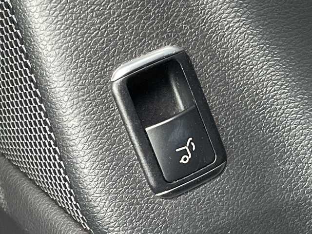 メルセデス・ベンツ ＧＬＡ２２０ 4マチック 青森県 2019(令1)年 4.2万km ポーラホワイト オプション/レーダーセーフティパッケージ/-ブラインドスポットアシスト/-アクティブディスタンスアシストディストロニック/-レーンキーピングアシスト/-PRE SAFE/純正HDDナビ/(CD/DVD/Bluetooth/CarPlay/フルセグTV)/主要装備/バックカメラ/ETC/ドライブレコーダー/パドルシフト/社外AWスタッドレス/純正AWサマータイヤ車載/キーレスゴー/LEDヘッドライト/パークトロニック/シートヒーター/パワーバックドア