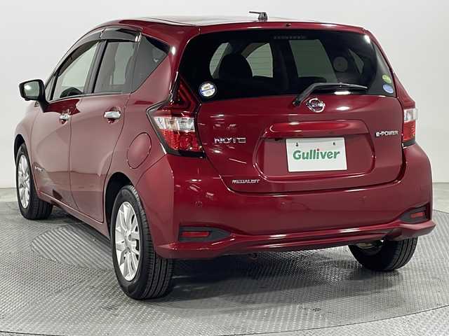 日産 ノート e－パワー メダリスト 広島県 2017(平29)年 4.8万km ガーネットレッド 純正ナビ/アラウンドビューモニター/インテリジェントルームミラー/ドラレコ/ＥＴＣ/フルセグ/コーナーセンサー/オートライト/レーンキープアシスト/フォグランプ/ＬＥＤヘッドライト/衝突軽減/踏み間違い防止/エアバッグ(運転席/助手席)/純正15インチアルミホイール(185/65/R15)