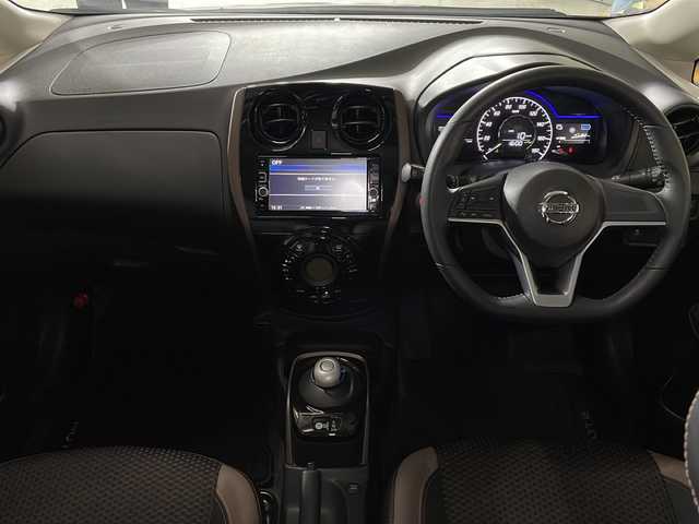 日産 ノート e－パワー メダリスト 広島県 2017(平29)年 4.8万km ガーネットレッド 純正ナビ/アラウンドビューモニター/インテリジェントルームミラー/ドラレコ/ＥＴＣ/フルセグ/コーナーセンサー/オートライト/レーンキープアシスト/フォグランプ/ＬＥＤヘッドライト/衝突軽減/踏み間違い防止/エアバッグ(運転席/助手席)/純正15インチアルミホイール(185/65/R15)