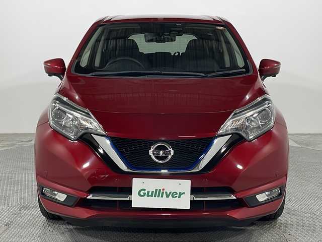 日産 ノート e－パワー メダリスト 広島県 2017(平29)年 4.8万km ガーネットレッド 純正ナビ/アラウンドビューモニター/インテリジェントルームミラー/ドラレコ/ＥＴＣ/フルセグ/コーナーセンサー/オートライト/レーンキープアシスト/フォグランプ/ＬＥＤヘッドライト/衝突軽減/踏み間違い防止/エアバッグ(運転席/助手席)/純正15インチアルミホイール(185/65/R15)