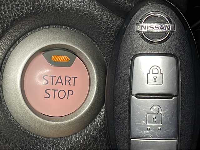 日産 ノート e－パワー メダリスト 広島県 2017(平29)年 4.8万km ガーネットレッド 純正ナビ/アラウンドビューモニター/インテリジェントルームミラー/ドラレコ/ＥＴＣ/フルセグ/コーナーセンサー/オートライト/レーンキープアシスト/フォグランプ/ＬＥＤヘッドライト/衝突軽減/踏み間違い防止/エアバッグ(運転席/助手席)/純正15インチアルミホイール(185/65/R15)