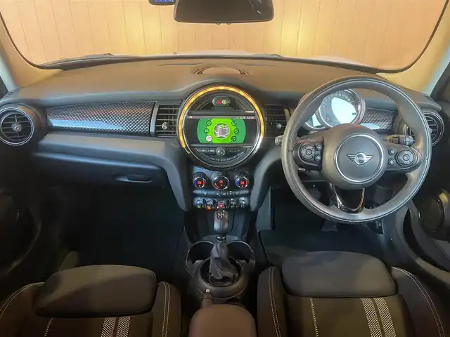 ＭＩＮＩ ミニ クーパー SD 愛知県 2020(令2)年 3.4万km ホワイト・シルバー ペッパーＰＫＧ　/インテリジェントセーフティ　/アクティブクルーズコントロール　/ナビ　/Ｂｌｕｅｔｏｏｔｈ　/バックカメラ　/コーナーセンサー　/コンフォートアクセス　/ＬＥＤオートライト　/ドライブレコーダー