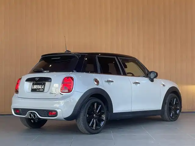 ＭＩＮＩ ミニ クーパー SD 愛知県 2020(令2)年 3.4万km ホワイト・シルバー ペッパーＰＫＧ　/インテリジェントセーフティ　/アクティブクルーズコントロール　/ナビ　/Ｂｌｕｅｔｏｏｔｈ　/バックカメラ　/コーナーセンサー　/コンフォートアクセス　/ＬＥＤオートライト　/ドライブレコーダー