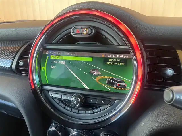 ＭＩＮＩ ミニ クーパー SD 愛知県 2020(令2)年 3.4万km ホワイト・シルバー ペッパーＰＫＧ　/インテリジェントセーフティ　/アクティブクルーズコントロール　/ナビ　/Ｂｌｕｅｔｏｏｔｈ　/バックカメラ　/コーナーセンサー　/コンフォートアクセス　/ＬＥＤオートライト　/ドライブレコーダー