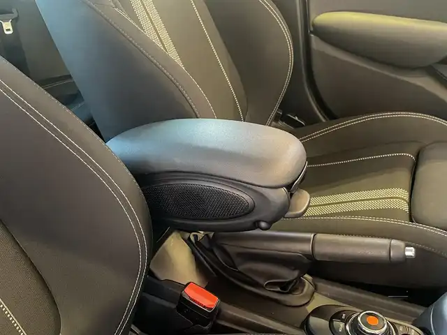 ＭＩＮＩ ミニ クーパー SD 愛知県 2020(令2)年 3.4万km ホワイト・シルバー ペッパーＰＫＧ　/インテリジェントセーフティ　/アクティブクルーズコントロール　/ナビ　/Ｂｌｕｅｔｏｏｔｈ　/バックカメラ　/コーナーセンサー　/コンフォートアクセス　/ＬＥＤオートライト　/ドライブレコーダー