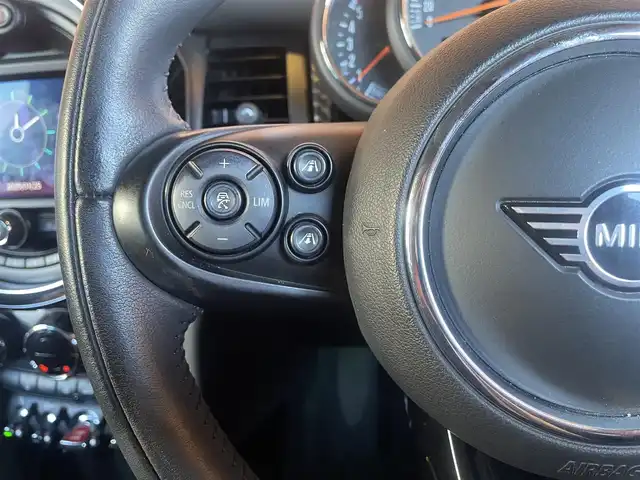 ＭＩＮＩ ミニ クーパー SD 愛知県 2020(令2)年 3.4万km ホワイト・シルバー ペッパーＰＫＧ　/インテリジェントセーフティ　/アクティブクルーズコントロール　/ナビ　/Ｂｌｕｅｔｏｏｔｈ　/バックカメラ　/コーナーセンサー　/コンフォートアクセス　/ＬＥＤオートライト　/ドライブレコーダー