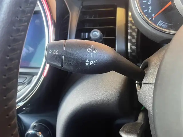 ＭＩＮＩ ミニ クーパー SD 愛知県 2020(令2)年 3.4万km ホワイト・シルバー ペッパーＰＫＧ　/インテリジェントセーフティ　/アクティブクルーズコントロール　/ナビ　/Ｂｌｕｅｔｏｏｔｈ　/バックカメラ　/コーナーセンサー　/コンフォートアクセス　/ＬＥＤオートライト　/ドライブレコーダー