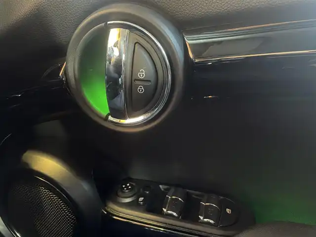 ＭＩＮＩ ミニ クーパー SD 愛知県 2020(令2)年 3.4万km ホワイト・シルバー ペッパーＰＫＧ　/インテリジェントセーフティ　/アクティブクルーズコントロール　/ナビ　/Ｂｌｕｅｔｏｏｔｈ　/バックカメラ　/コーナーセンサー　/コンフォートアクセス　/ＬＥＤオートライト　/ドライブレコーダー