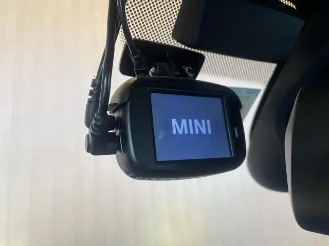 ＭＩＮＩ ミニ クーパー SD 愛知県 2020(令2)年 3.4万km ホワイト・シルバー ペッパーＰＫＧ　/インテリジェントセーフティ　/アクティブクルーズコントロール　/ナビ　/Ｂｌｕｅｔｏｏｔｈ　/バックカメラ　/コーナーセンサー　/コンフォートアクセス　/ＬＥＤオートライト　/ドライブレコーダー